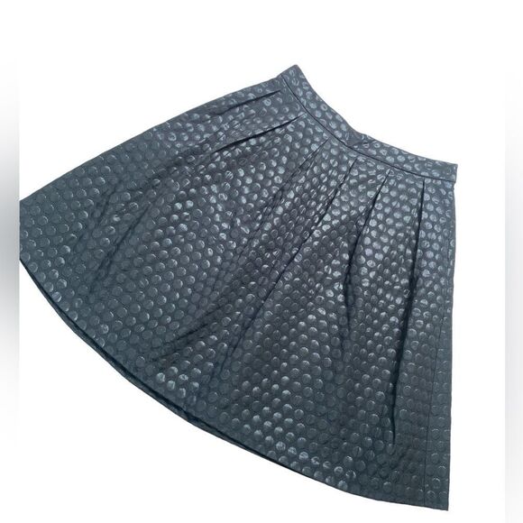 Super cute knee length pleated black skirt with thick fabric - Picture 1 of 2